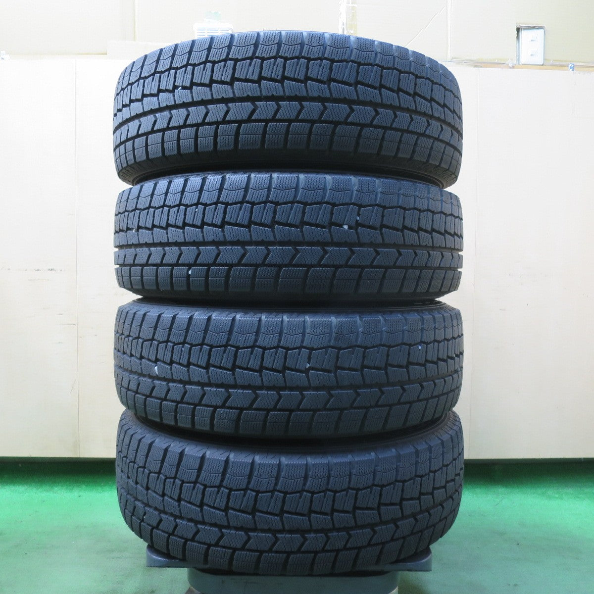 バリ溝！キレイ！9.5分★スタッドレス 195/65R16 ダンロップ ウインターマックス WM02 AIRNOVA エアノヴァ 16インチ PCD100/4H★5102009イス