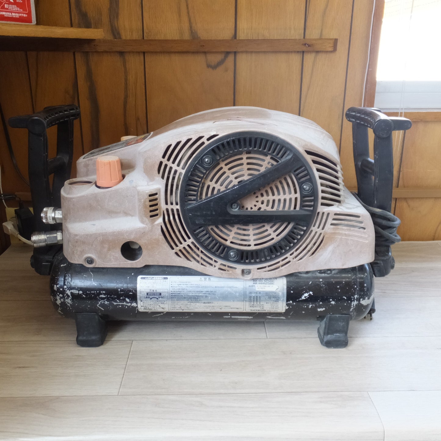 [送料無料] ★マックス MAX スーパーエア・コンプレッサ AK-HL1250E シェルピンク 100V 50/60Hz 15A 1,450W★