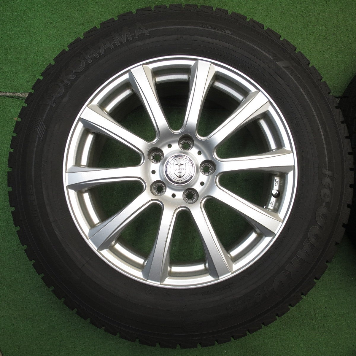 バリ溝！23年！キレイ！9.5分以上★スタッドレス 225/65R17 ヨコハマ アイスガード iG52C JOKER ジョーカー 17インチ PCD114.3/5H★5081203NJス