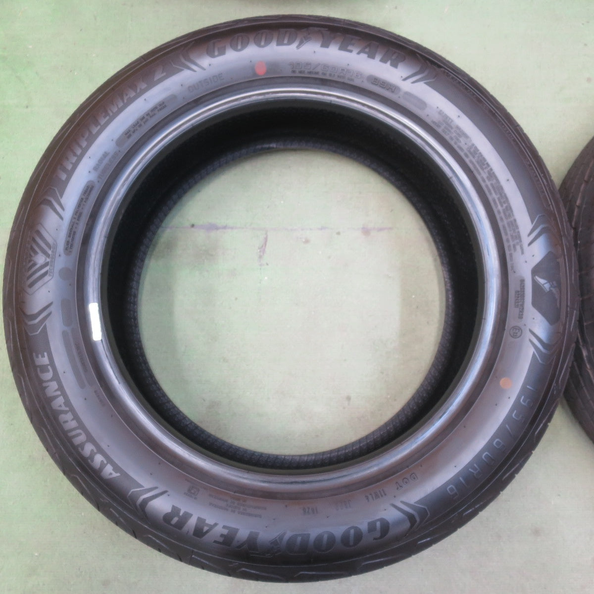 新車外し！26年◎195/60R16 グッドイヤー ASSURANCE TRIPLEMAX2 タイヤ 16インチ フロンクス ウィッシュ セレナ 等◎6092509イノタ