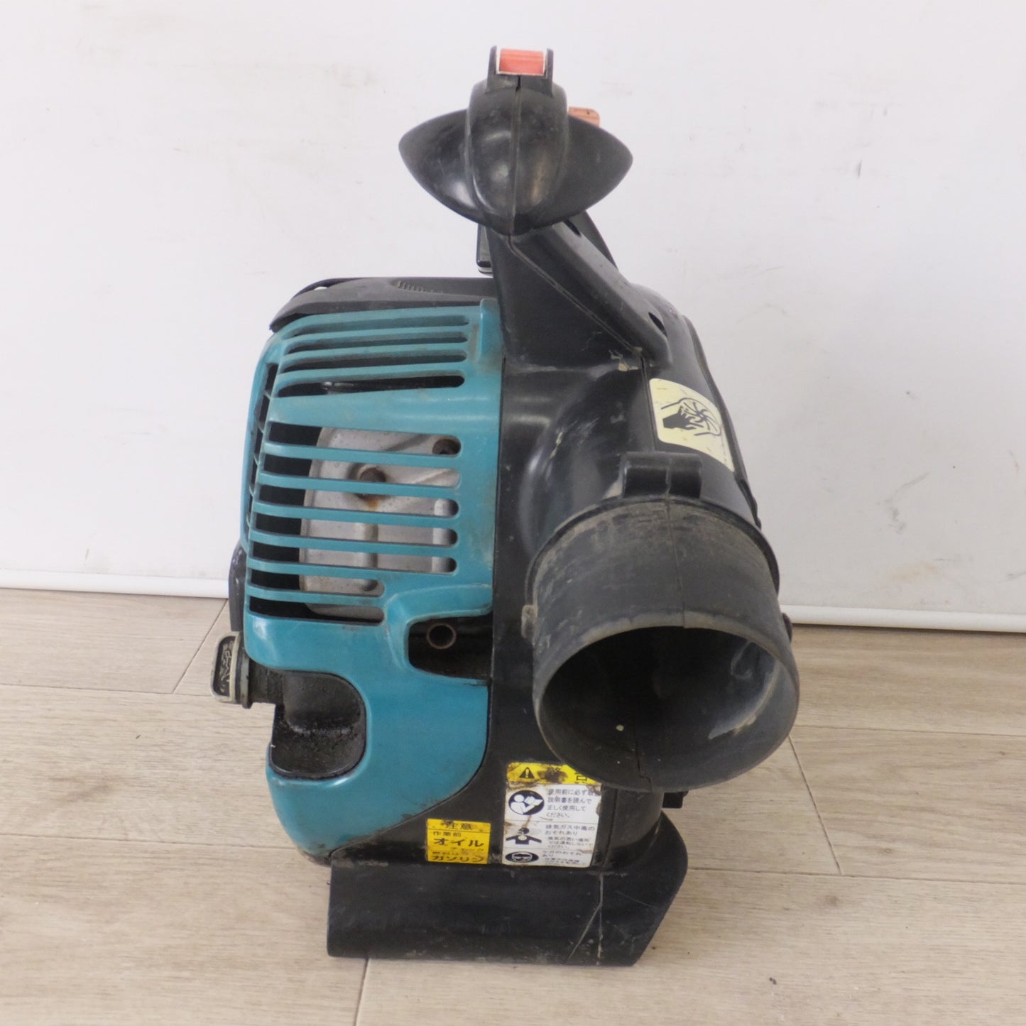 [送料無料] 岐阜発★マキタ makita エンジンブロワ集じん機 EUB4250　24.5mL 10.1m3/min　吹飛ばし 吸い込み ストローク★