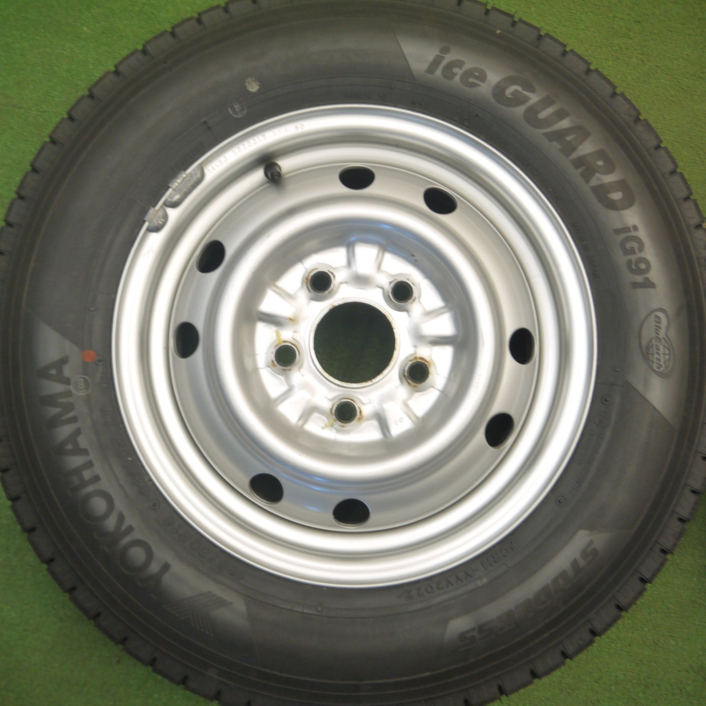[送料無料] タイヤほぼ未使用！22年！キレイ★スタッドレス 165/80R14 91/90N ヨコハマ アイスガード iG91 スチール ホイール 14インチ PCD114.3/5H★5022507Hス