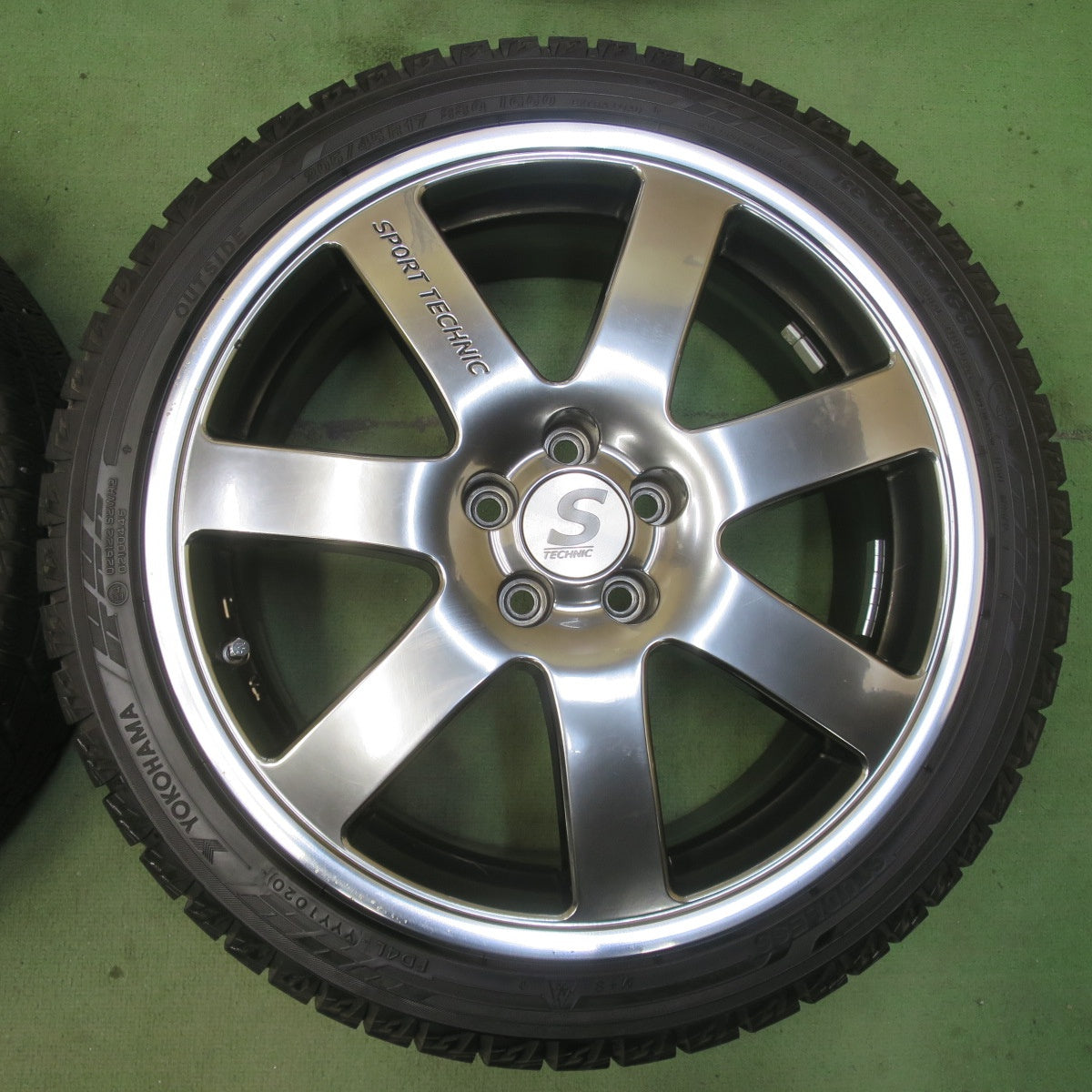 バリ溝！8.5分★プリウス 等 SPORT TECHNIC 205/45R17 スタッドレス ヨコハマ アイスガード iG60 スポーツテクニック 17インチ PCD100/5H★6032501イス
