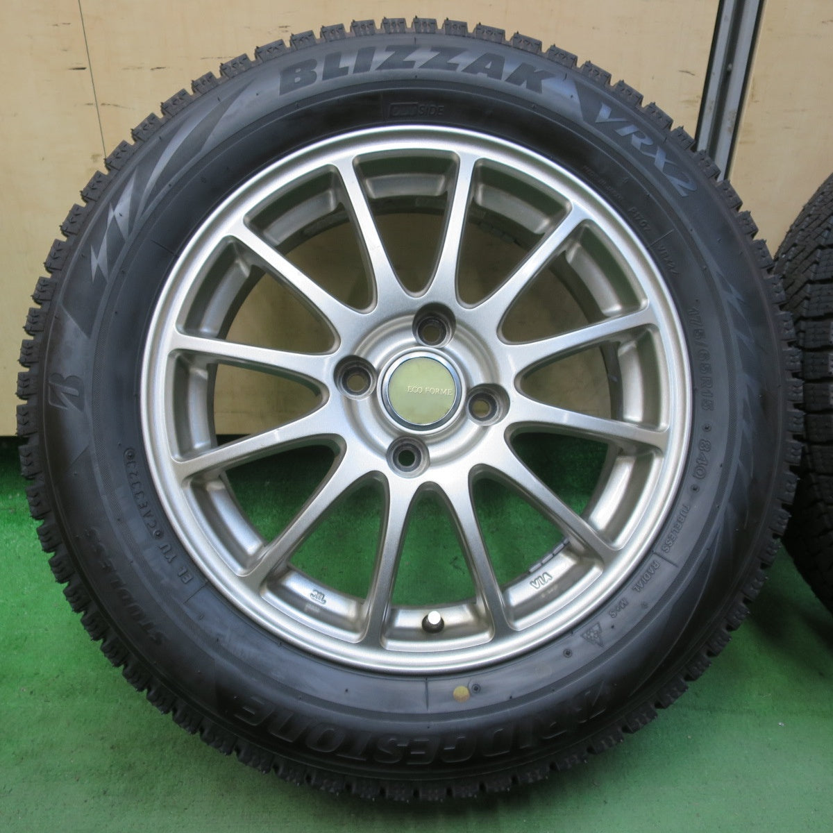 バリ溝！23年！ほぼ10分★スタッドレス 175/65R15 ブリヂストン ブリザック VRX2 ECO FORME エコフォルム 15インチ PCD100/4H★5081105イス