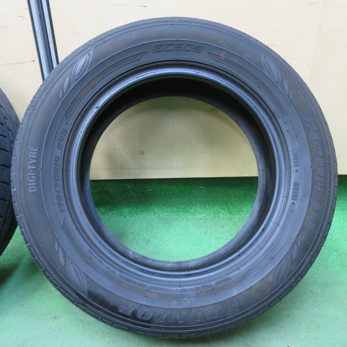 4本価格！22年★175/70R14 ダンロップ EC202 タイヤ 14インチ アクア ヤリス ヴィッツ フィット 等★5102508イノタ