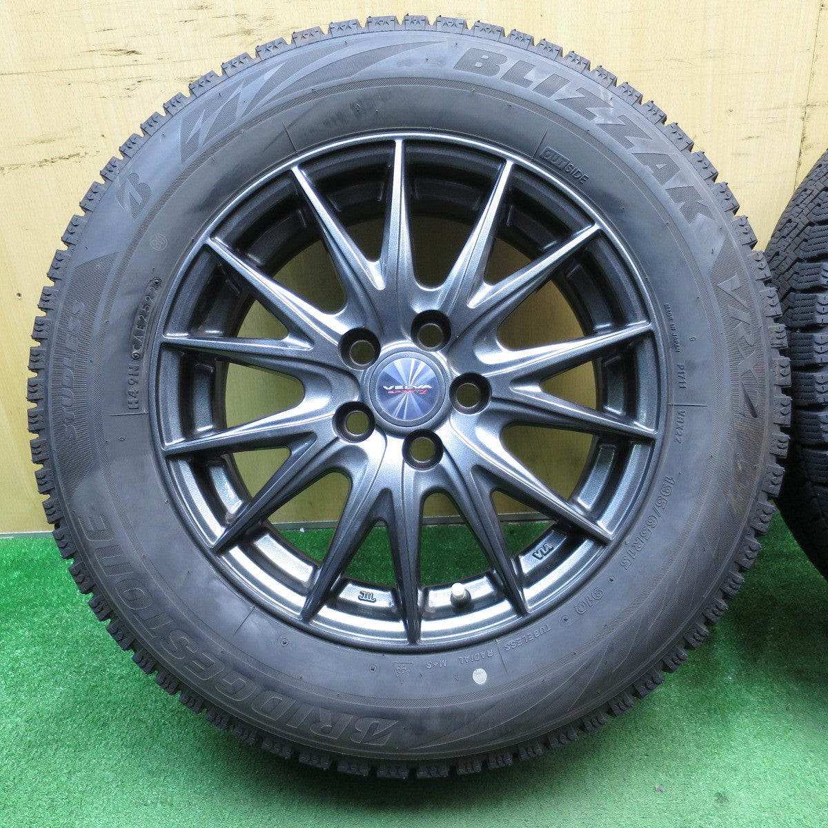 バリ溝！22年！キレイ！9.5分★プリウス 等 195/65R15 スタッドレス ブリヂストン ブリザック VRX2 VELVA SPORTZ ヴェルヴァ 15インチ PCD100/5H★5053007NJス