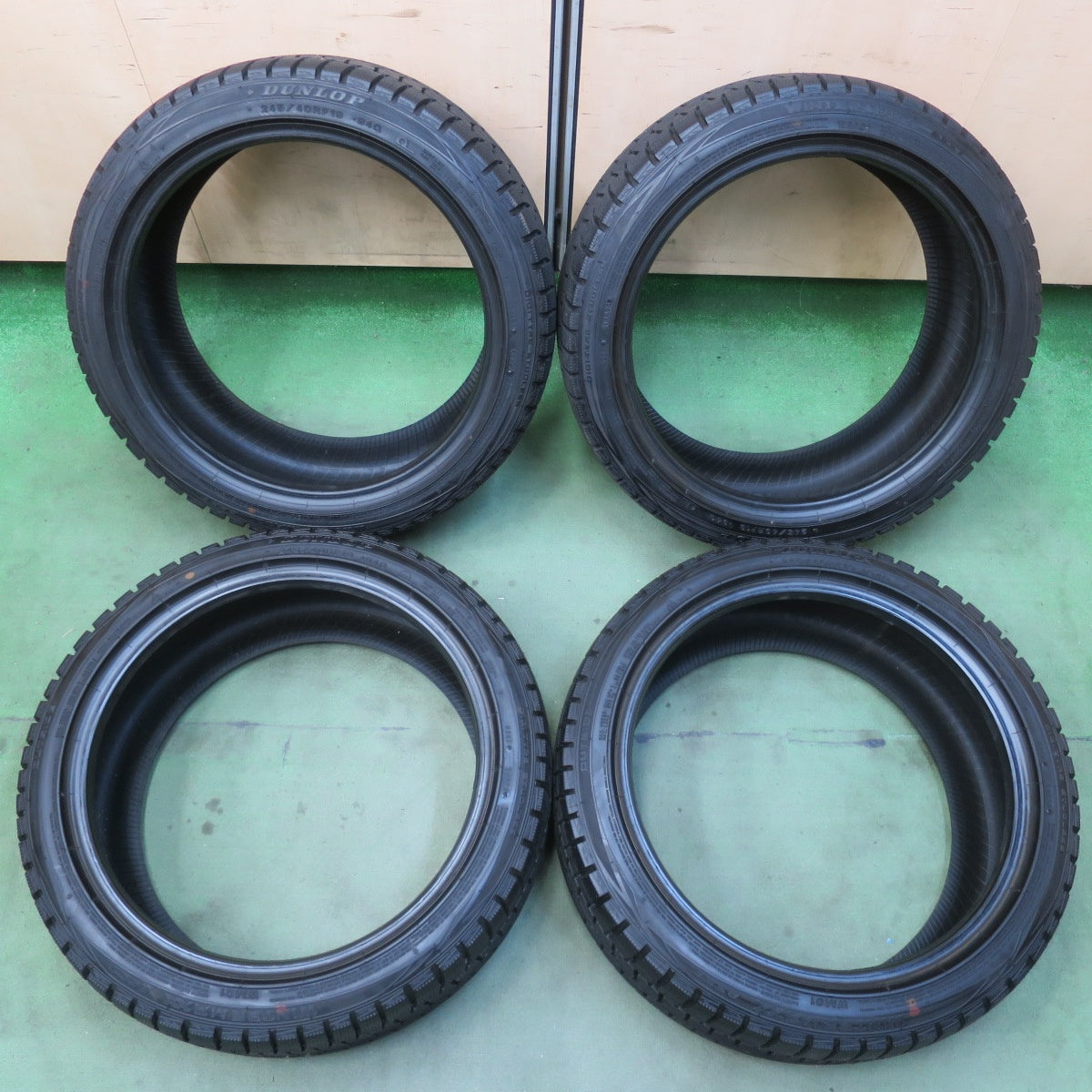 ほぼ未使用！23年★スタッドレス 245/40R19 ダンロップ ウインターマックス WM01 DSST ランフラット タイヤ 19インチ レクサス LS スカイライン 等★6051604イスタ