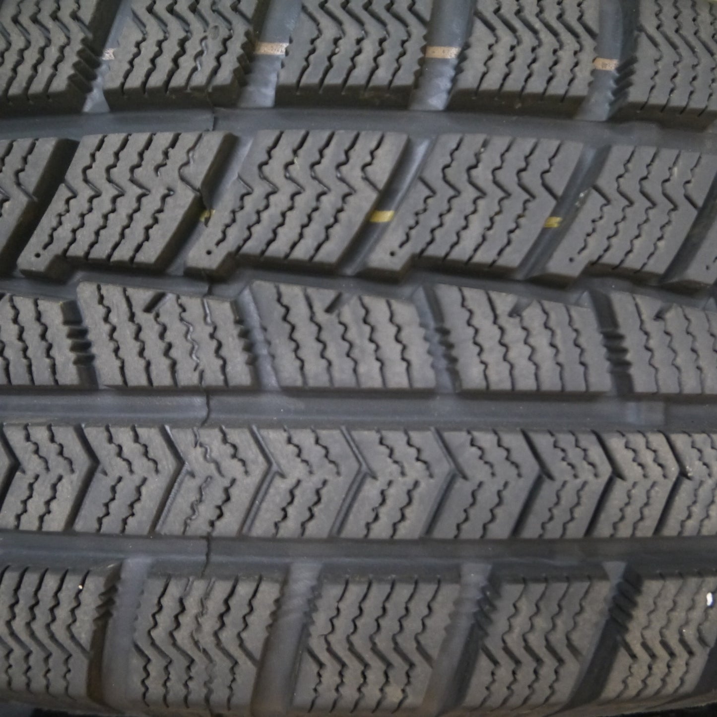 [送料無料] バリ溝！23年！キレイ！9.5分★プリウス等 195/65R15 スタッドレス ハイフライ Win-turi 216 EMBELY 15インチ PCD100/5H★4092006Hス