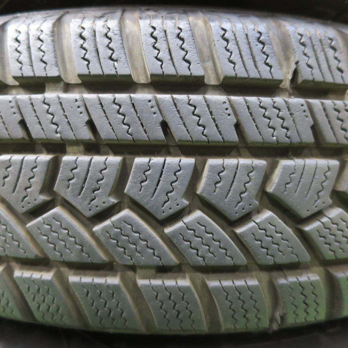 バリ溝！キレイ！9.5分★スタッドレス 175/70R14 インターステート DURATION30 BRANDLE-LINE ブランドルライン 14インチ PCD100/4H★5031505イス