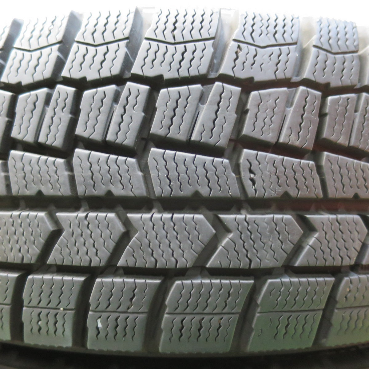 [送料無料] バリ溝！キレイ！9.5分★MINI ミニ クーパー F55 F56 F57 純正 175/65R15 スタッドレス ダンロップ ウインターマックス WM02 15インチ PCD112/5H★4123020イス