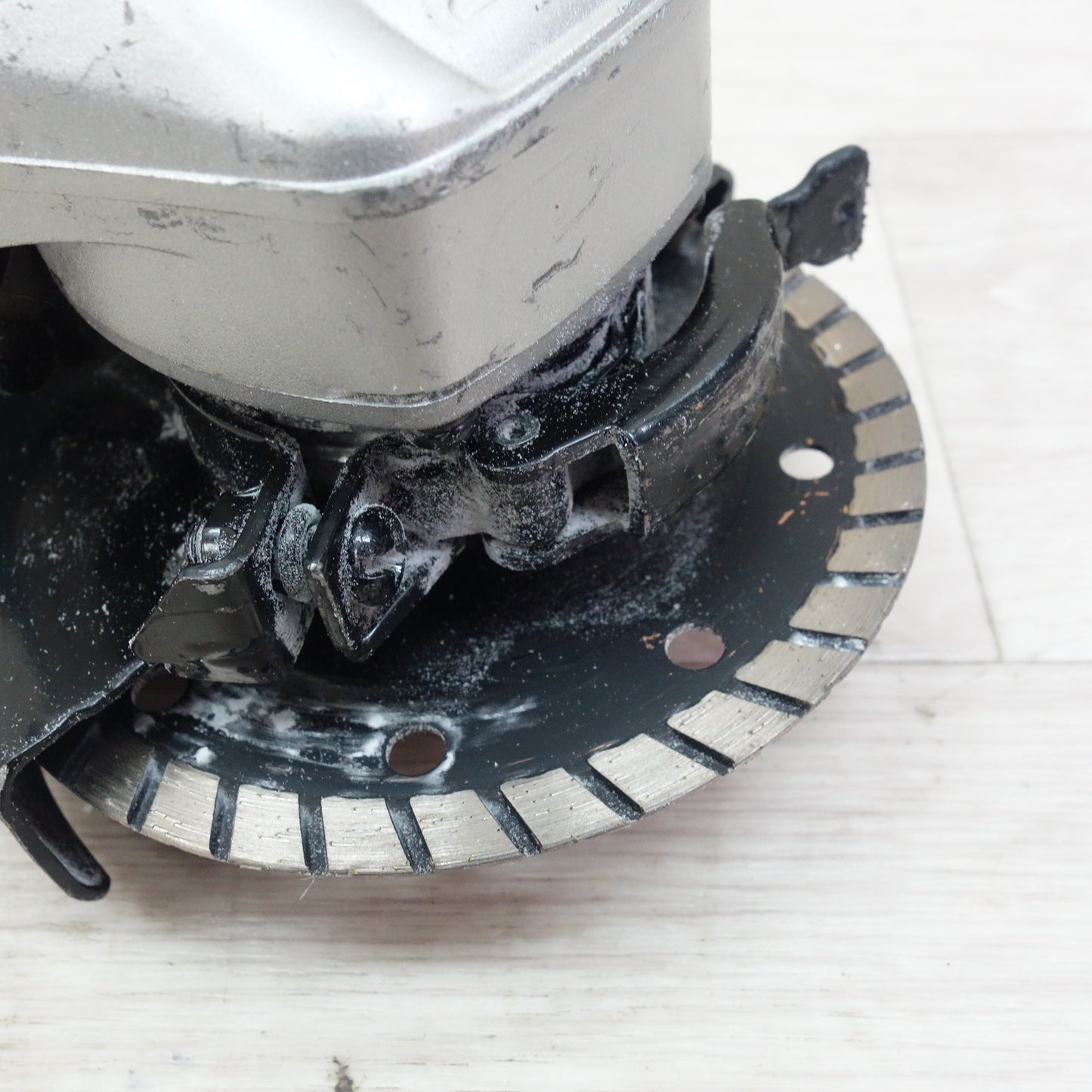 [送料無料] キレイ☆マキタ 100mm 充電式 ディスク グラインダー 18V GA412D 本体のみ 研磨 研削 電動 工具☆