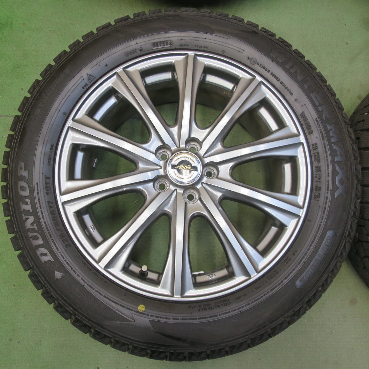 バリ溝！23年！キレイ！9.5分以上◎XV 等 225/55R17 スタッドレス ダンロップ ウインターマックス WM02 AXEL アクセル 17インチ PCD100/5H◎6092306イス