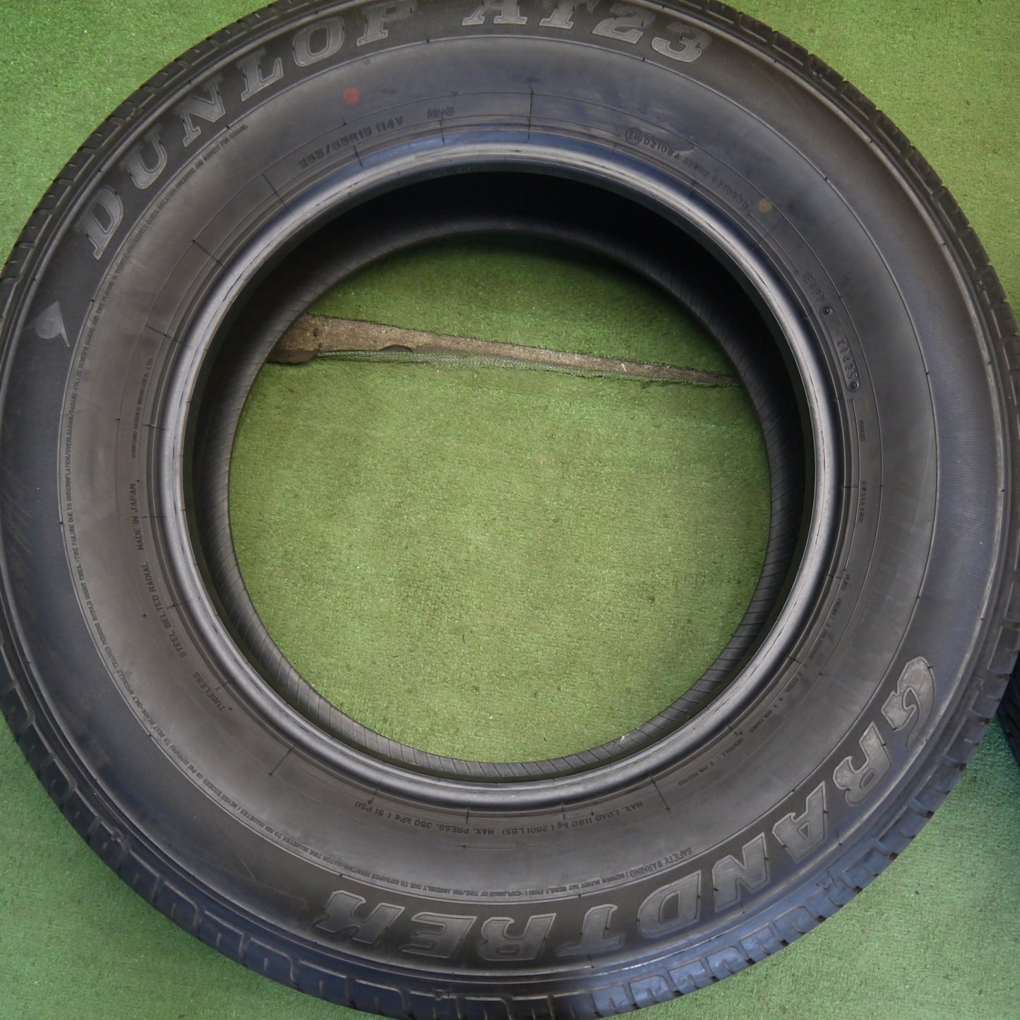 新車外し！25年★265/65R18 ダンロップ AT23 グラントレック タイヤ 18インチ ランクル 250 300 等★6060304Hノタ