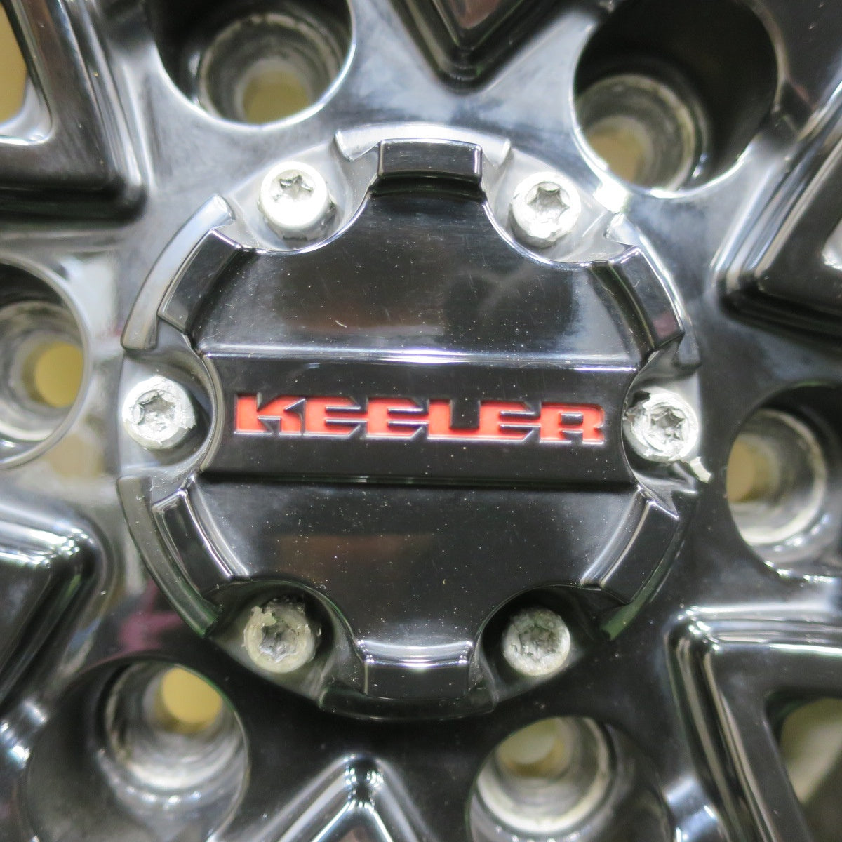 ほぼ未使用！24年！キレイ★KEELER TACTICS 265/70R17 スタッドレス ダンロップ ウインターマックス SJ8+ キーラー タクティクス 17インチ PCD139.7/6H★5111103イス