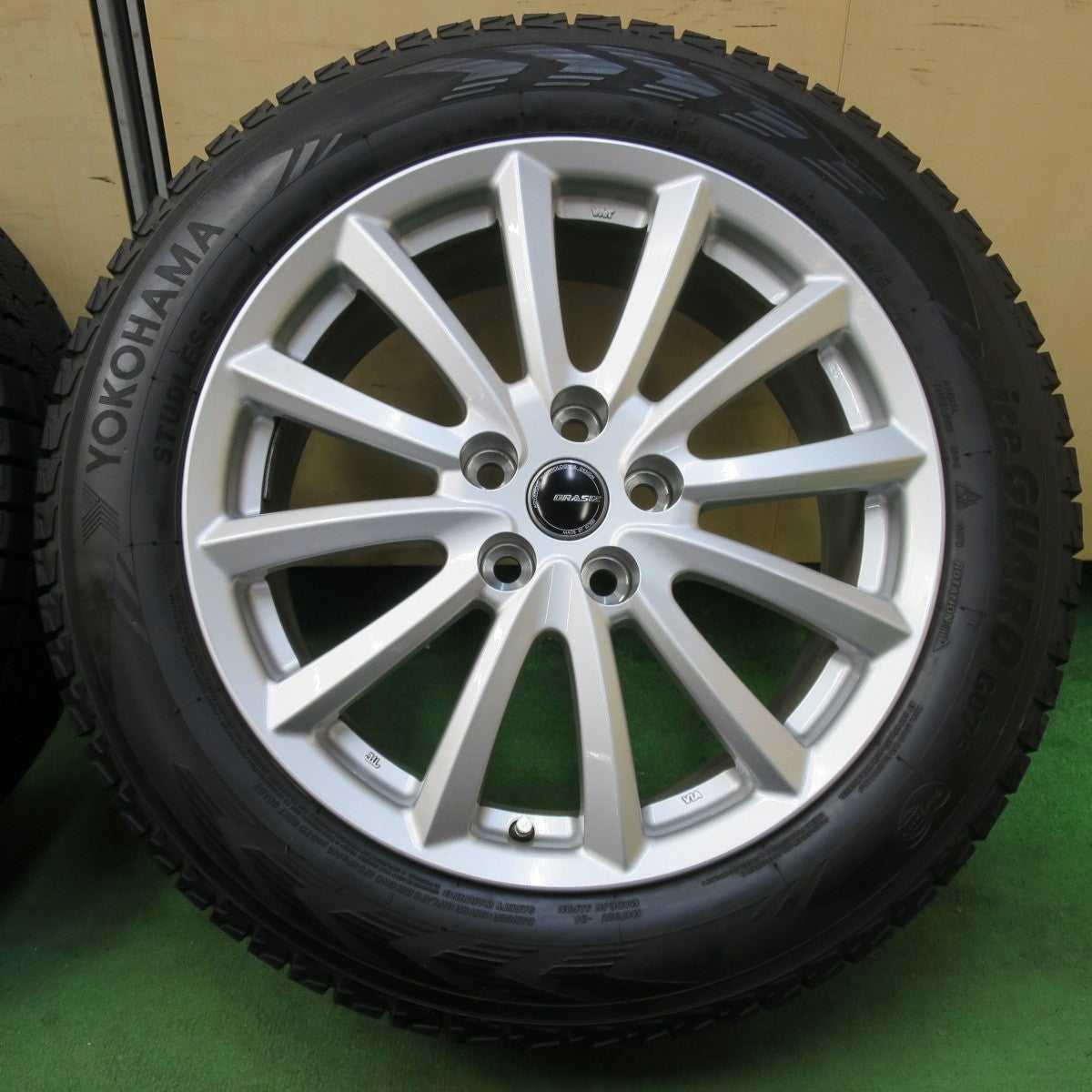 バリ溝！23年！キレイ！9.5分以上★スタッドレス 225/60R18 ヨコハマ アイスガード G075 QRASIZ KOSEI クレイシズ 光生 コーセイ 18インチ PCD114.3/5H★5012411イス