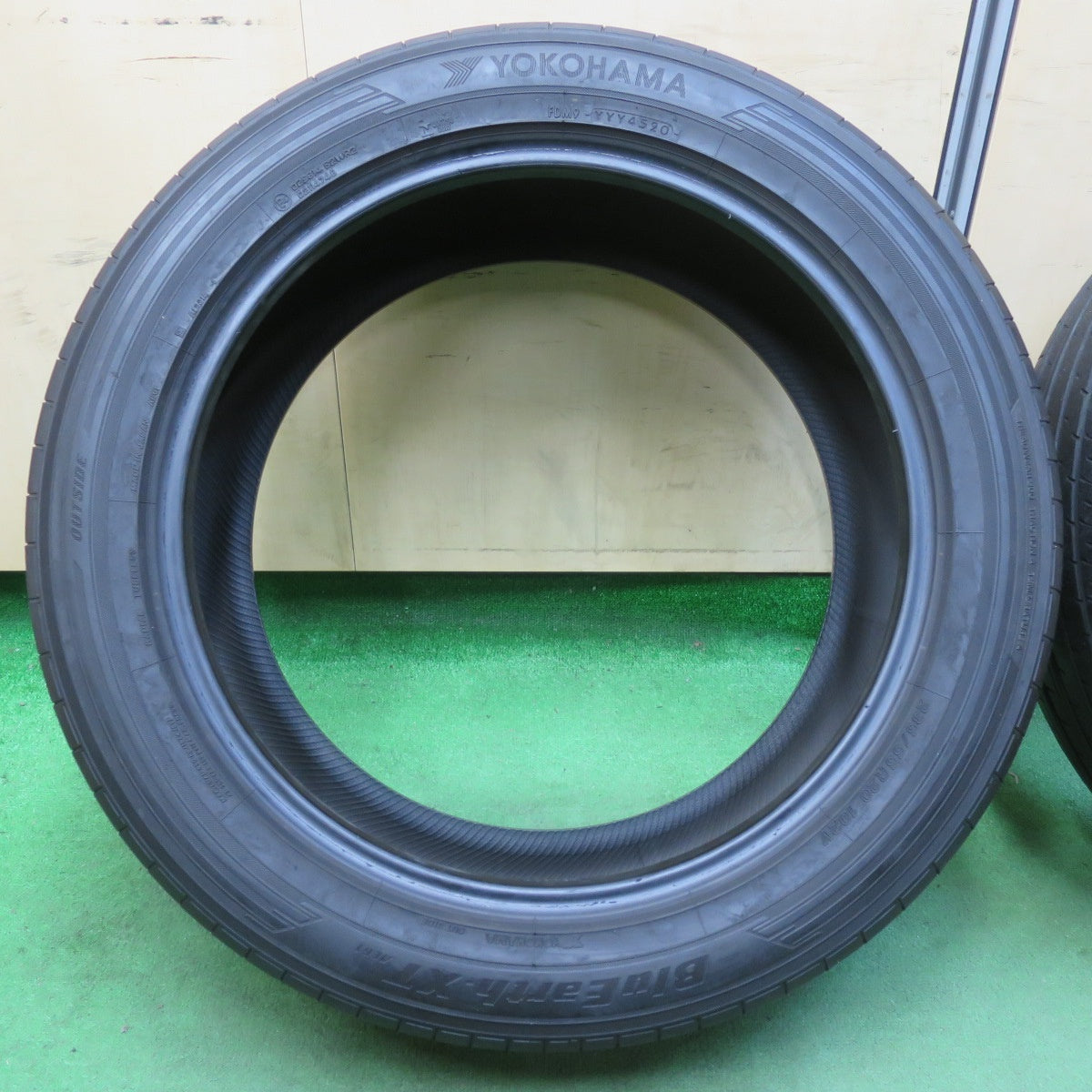 [送料無料] 2本価格！20年★235/55R20 ヨコハマ BluEarth-XT AE61 タイヤ 20インチ ブルーアース レクサス RX 等★4112307イノタ