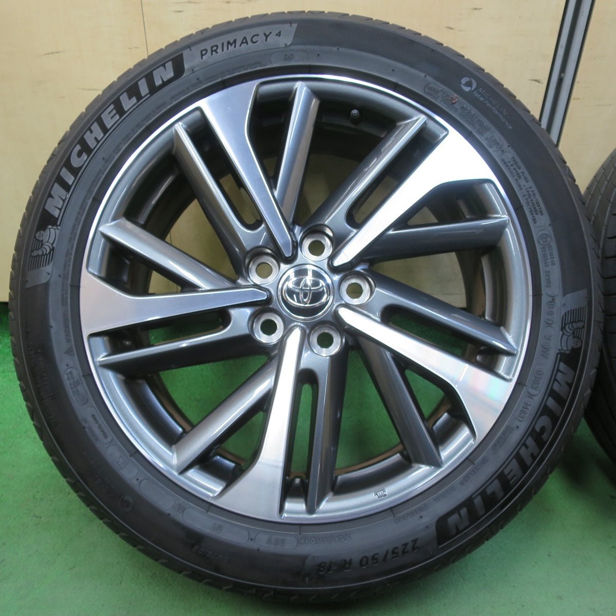 バリ溝！23年！キレイ！9分★トヨタ カローラ クロス Zグレード 純正 225/50R18 ミシュラン プライマシー4 18インチ PCD114.3/5H★5050810イノ