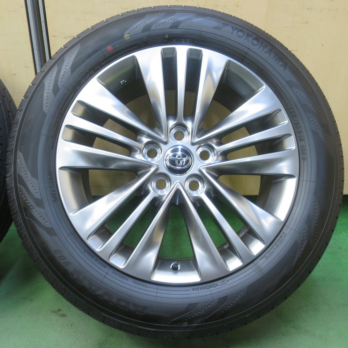 バリ溝！25年！キレイ！ほぼ10分◎トヨタ 40系 アルファード Zグレード 純正 225/60R18 ヨコハマ アドバン V03 18インチ PCD120/5H◎6081105IMノ