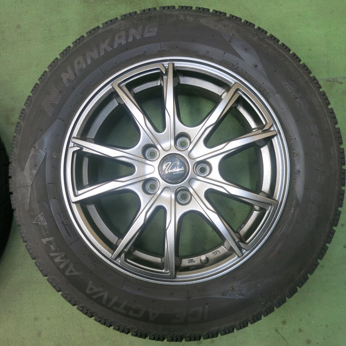 バリ溝！キレイ！9分★スタッドレス 215/65R16 ナンカン アイスアクティバ AW-1 Verthandi ヴェルザンディ ヴェルサンディ 16インチ PCD114.3/5H★6022404SKス