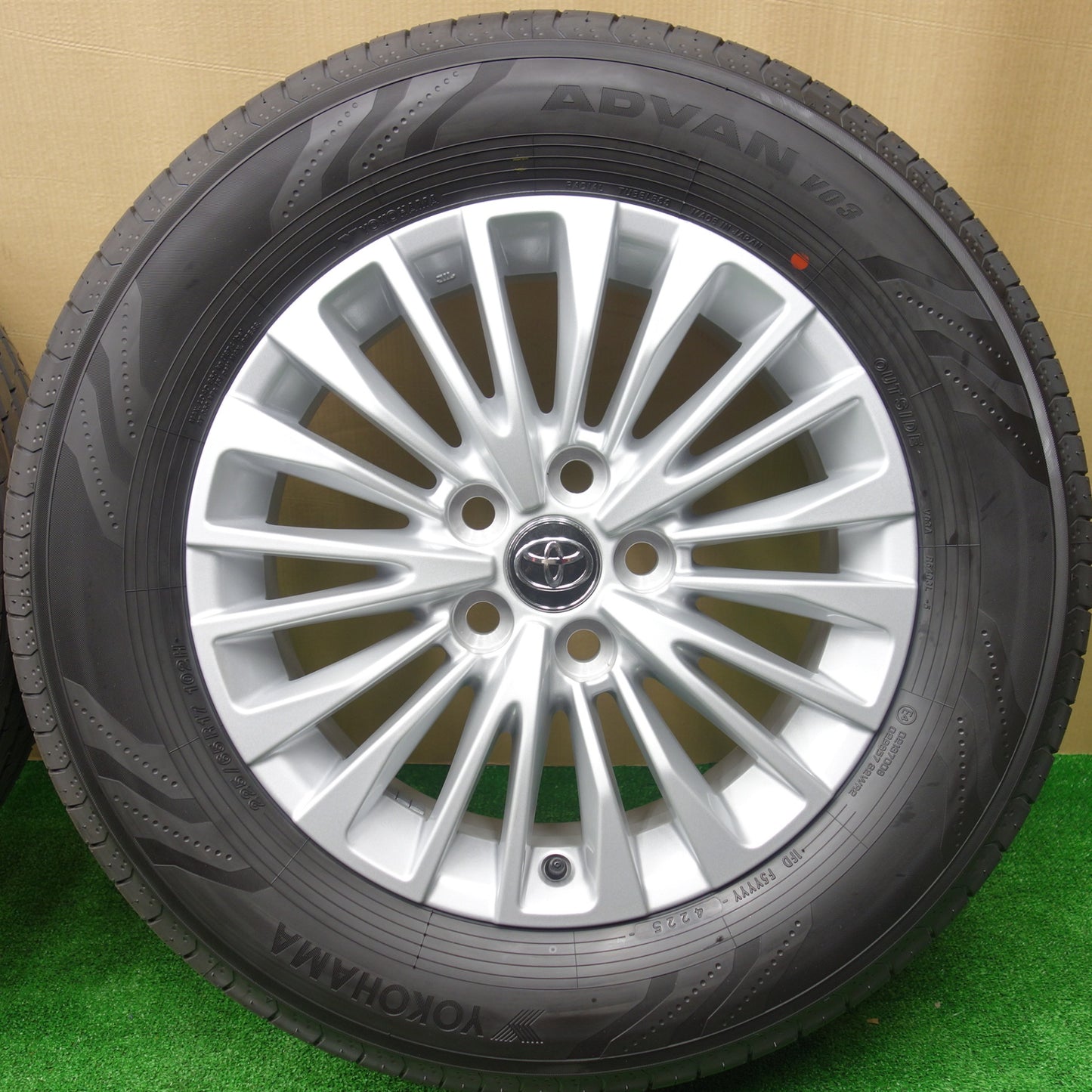 新車外し！25年★トヨタ 40系 アルファード ヴェルファイア 純正 225/65R17 ヨコハマ アドバン V03 17インチ PCD120/5H★5112701KTノ