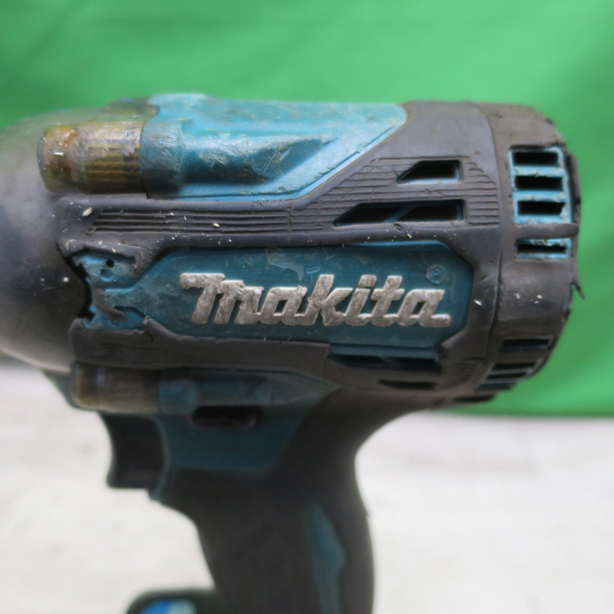 [送料無料] ☆マキタ 充電式 インパクト レンチ 18V TW300D 充電器 バッテリー ケース 付き 電動 工具☆