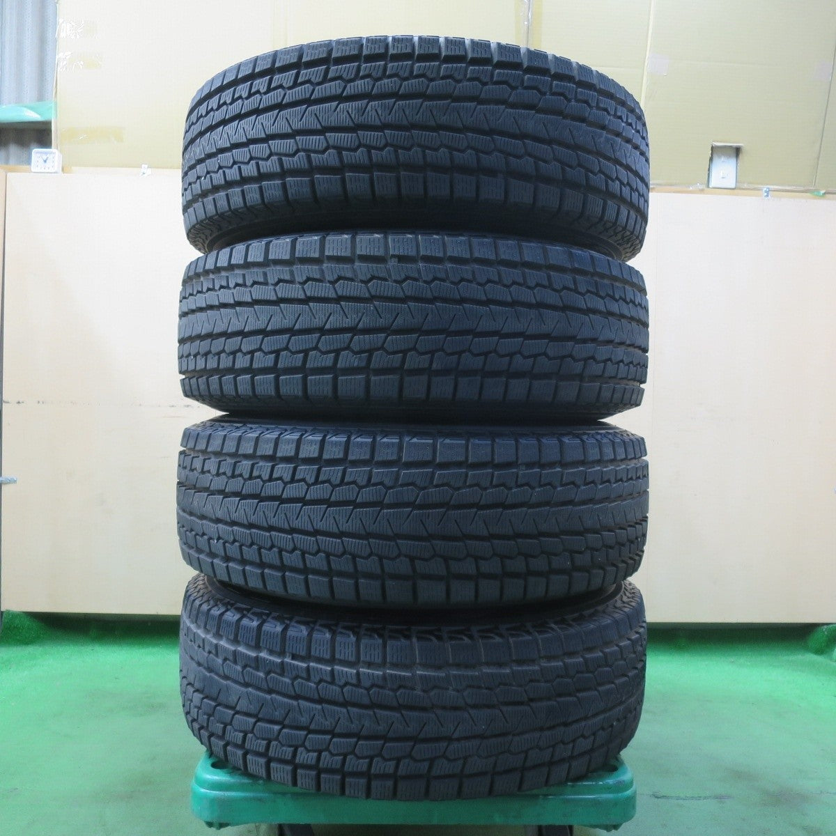 バリ溝！23年！キレイ！9.5分以上★NITRO POWER DERINGER 225/70R16 スタッドレス ヨコハマ アイスガード G075 ナイトロパワー デリンジャー 16インチ PCD114.3/5H★5032405イス