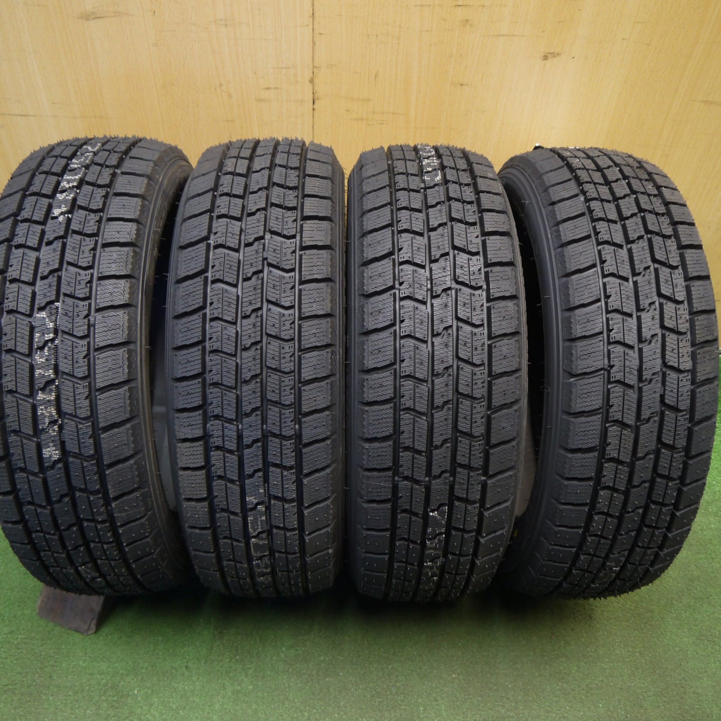 未使用！23年★スタッドレス 165/55R14 グッドイヤー アイスナビ7 タイヤ 14インチ ルークス ゼスト ライフ ワゴンR 等★6032408Hスタ