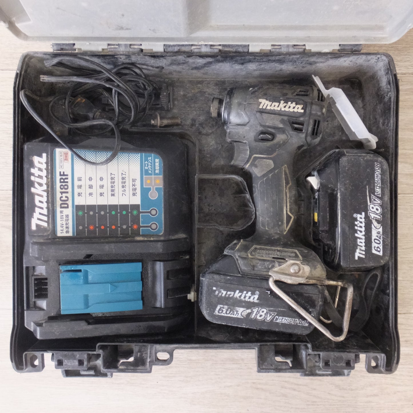 [送料無料] ★マキタ makita 充電式インパクトドライバ TD173D　バッテリ BL1860B 2個　急速充電器 DC18RF　セット★