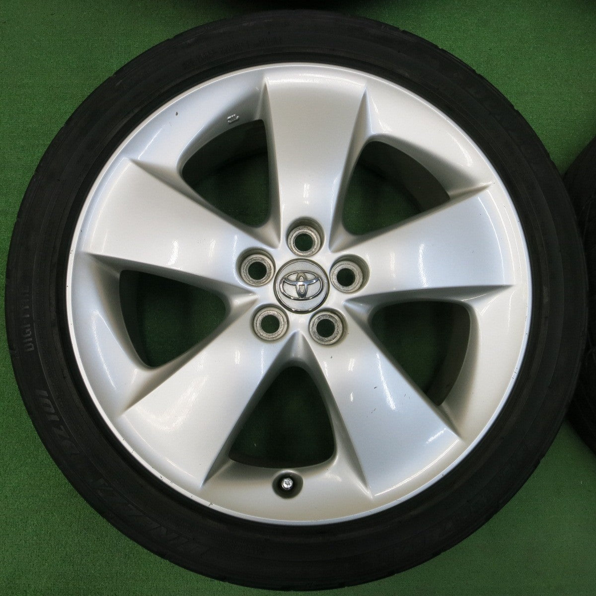 *送料無料* 4本価格！20年★トヨタ 30系 プリウス ツーリング 純正 215/45R17 ダンロップ DIREZZA DZ101 17インチ PCD100/5H★4042312イノ