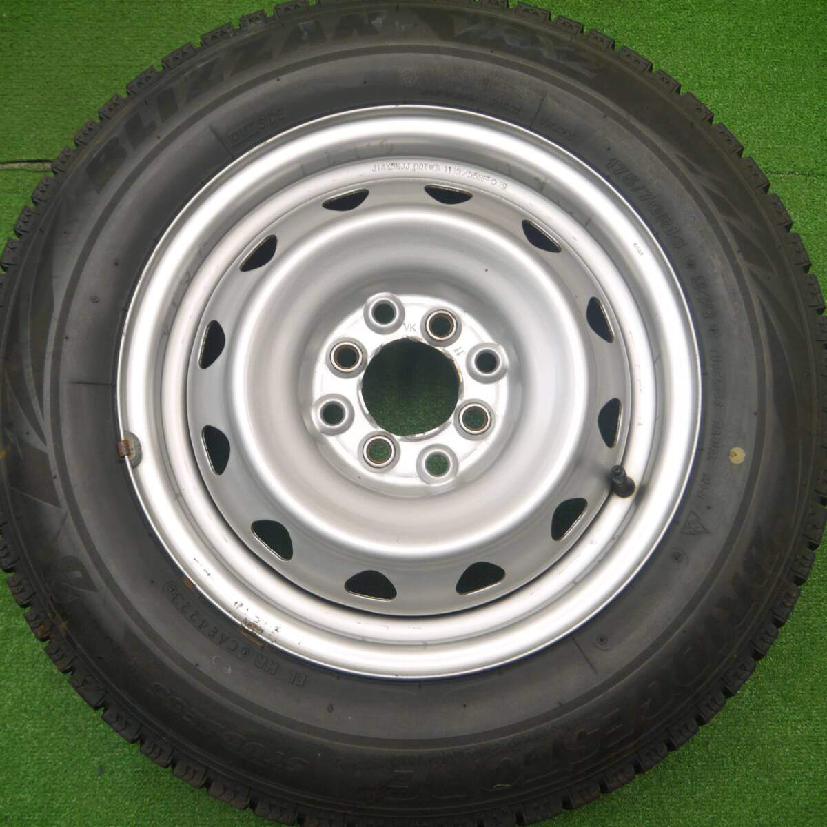 バリ溝!23年!キレイ!9分★スタッドレス 175/70R14 ブリヂストン ブリザック VRX2 スチール PCD100 114.3/4H マルチ★4110601Hス