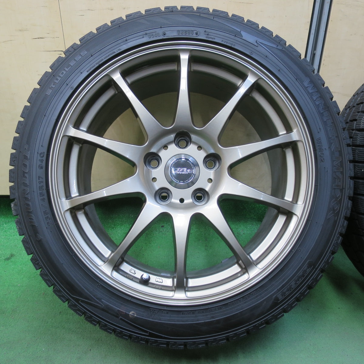 バリ溝！キレイ！9.5分★スタッドレス X CROSS SPEED PREMIUM 235/45R17 ダンロップ ウインターマックス WM02  クロススピード 17インチ PCD114.3/5H★5100909イス
