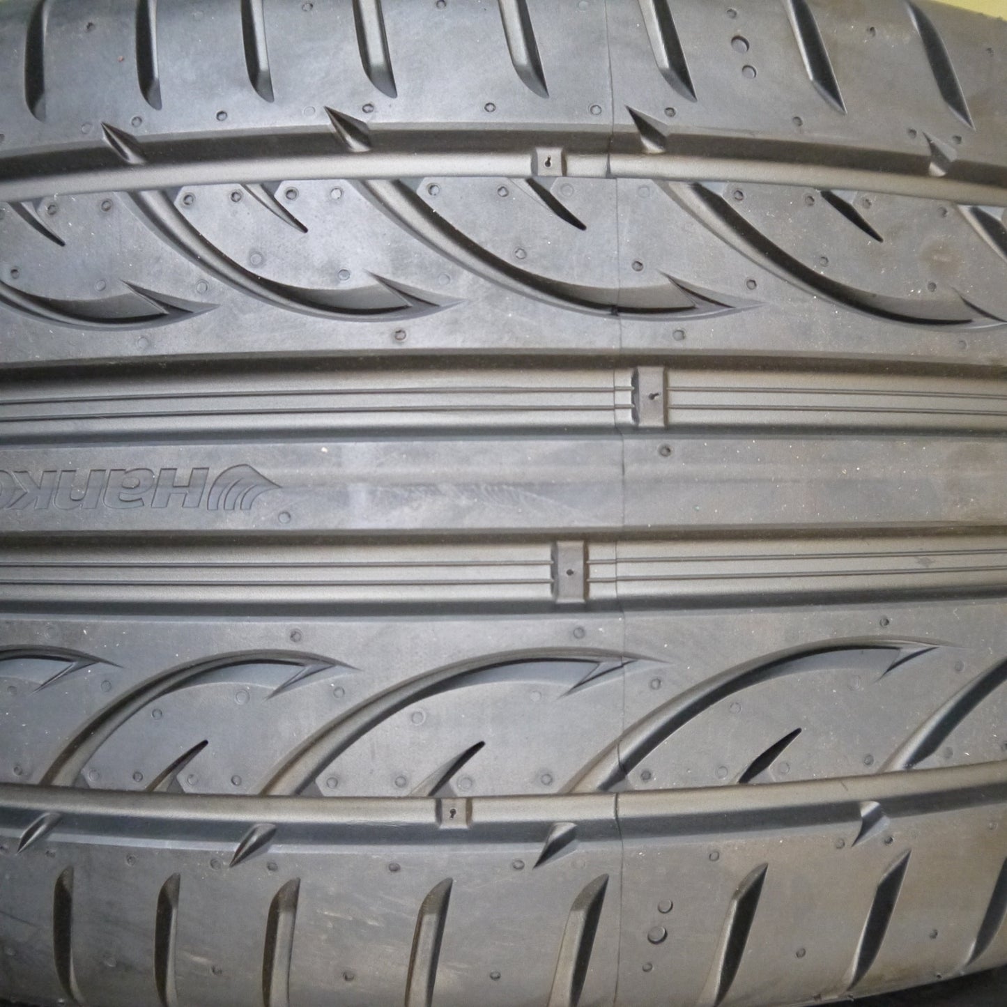 未使用！22年★245/45R18 ハンコック ベンタス V12 evo2 タイヤ 18インチ スカイライン フーガ クラウン マジェスタ BMW ベンツ アウディ 等★5081803Hノタ