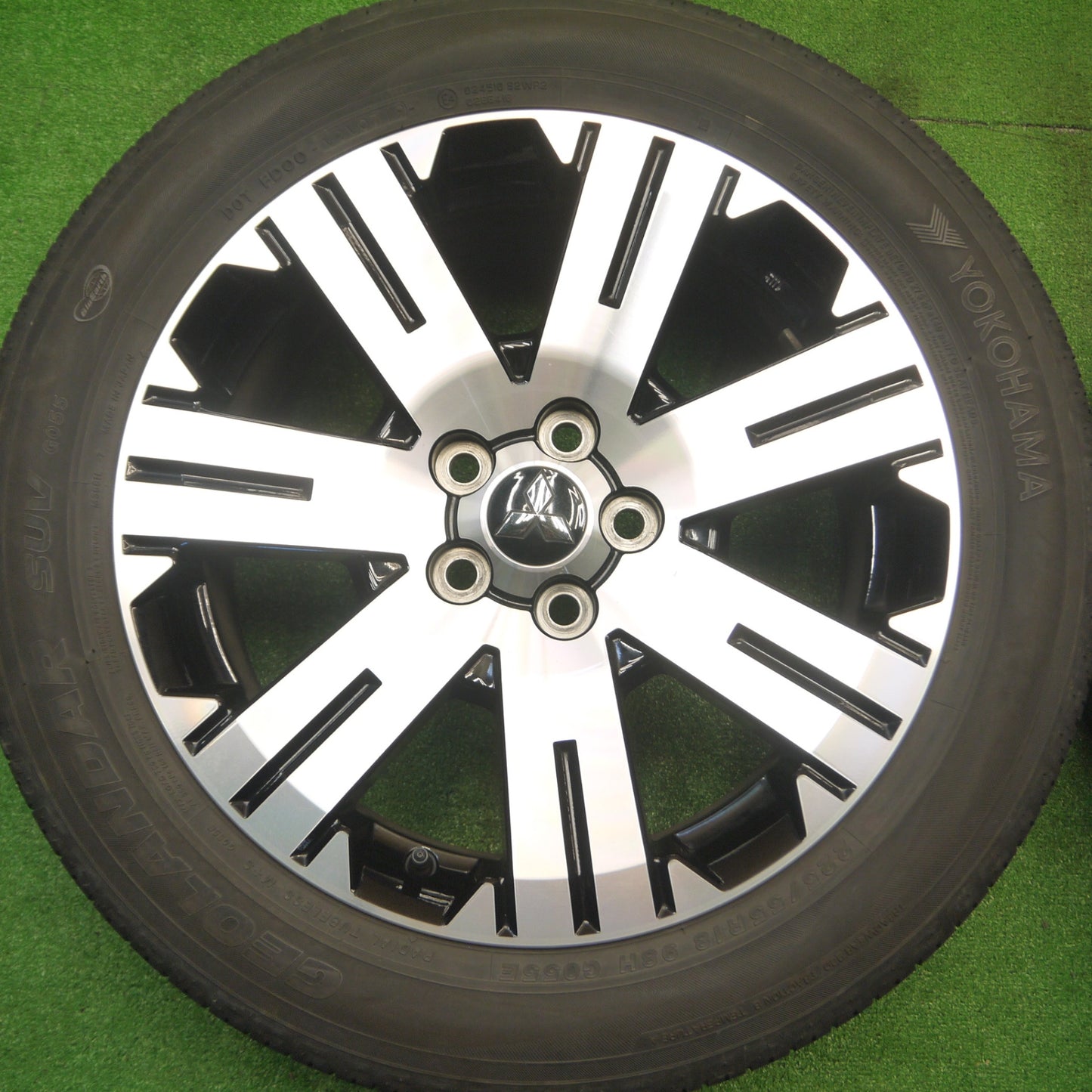 [送料無料] 4本価格★三菱 デリカ D:5 純正 225/55R18 ヨコハマ ジオランダー SUV G055 E 18インチ D5 PCD114.3/5H★4091803Hノ