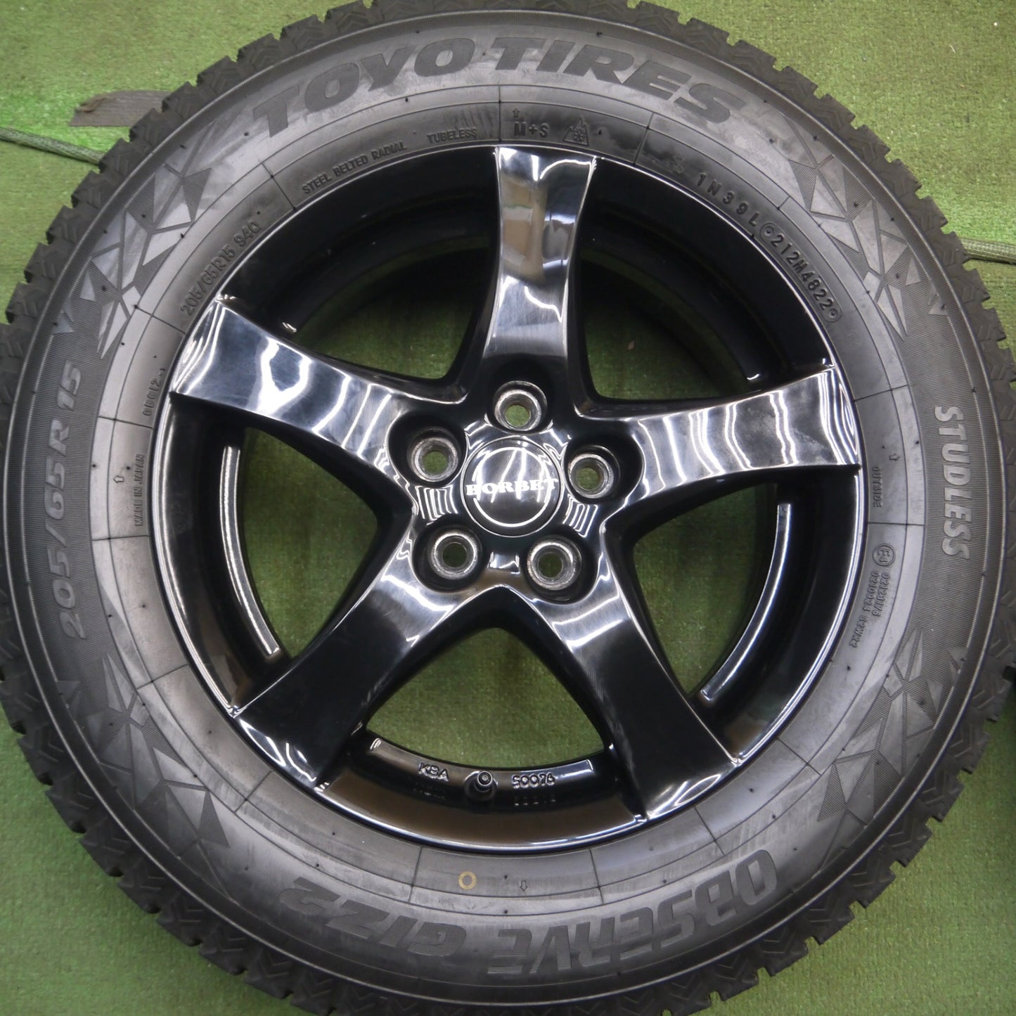 *送料無料* バリ溝！22年！キレイ！9.5分以上★★ワーゲン T-CROSS 等 BORBET 205/65R15 スタッドレス トーヨー オブザーブ GIZ2 ボルベット 15インチ PCD100/5H★4031902Hス