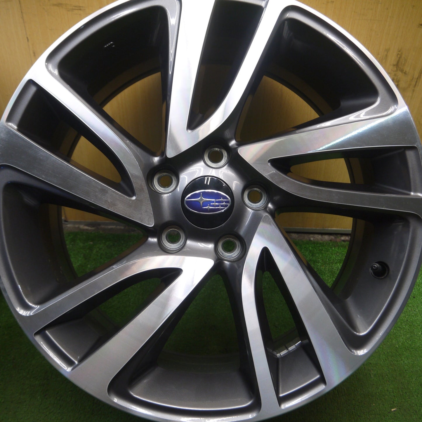 *送料無料* 新車外し★スバル レヴォーグ 純正 ENKEI ホイール 18インチ 18×7.5J エンケイ PCD114.3/5H★4032910Hホ