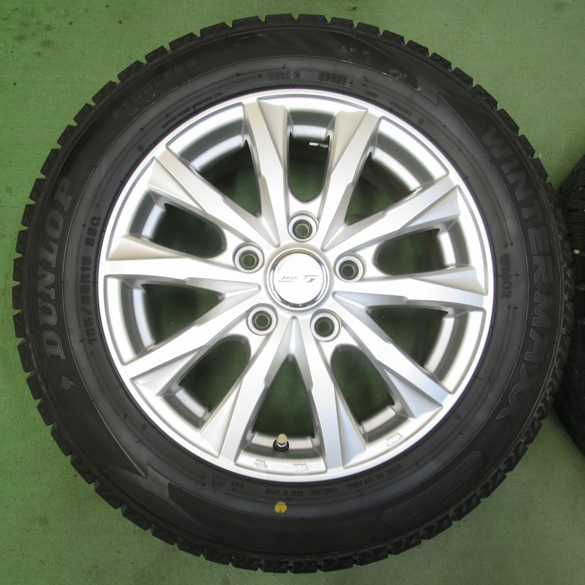 バリ溝！22年！キレイ！9分★スタッドレス 185/65R15 ダンロップ ウインターマックス WM02 JOKER ジョーカー 15インチ PCD114.3/5H★6041702イス