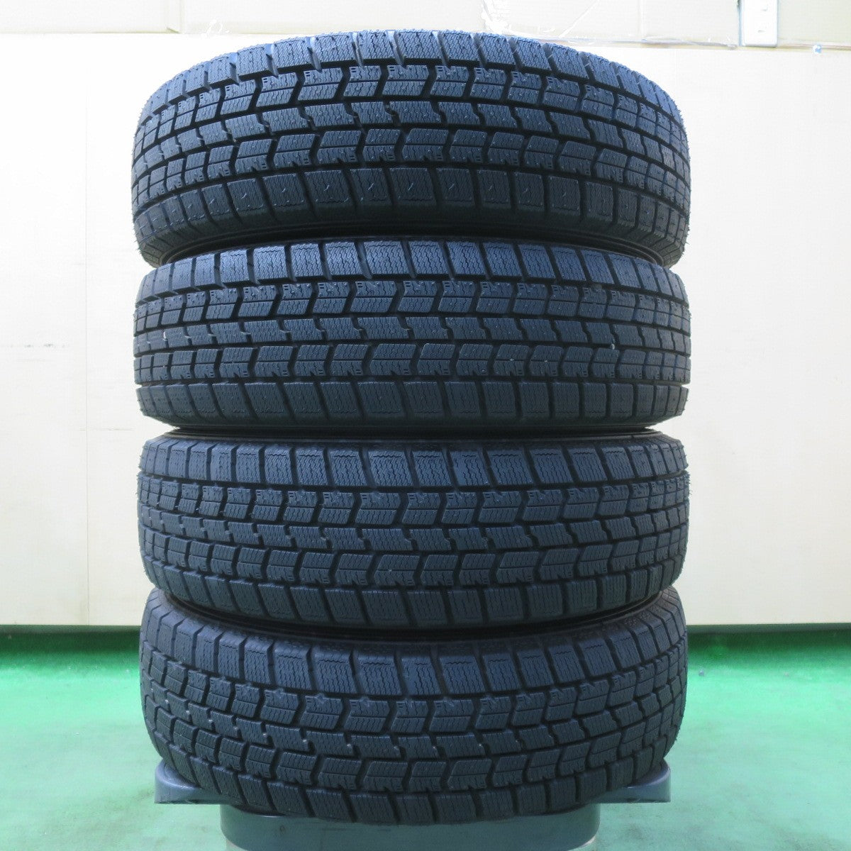 タイヤほぼ未使用！22年！キレイ★スタッドレス 155/65R14 グッドイヤー アイスナビ7 Exceeder エクシーダー 14インチ PCD100/4H★5042906イス