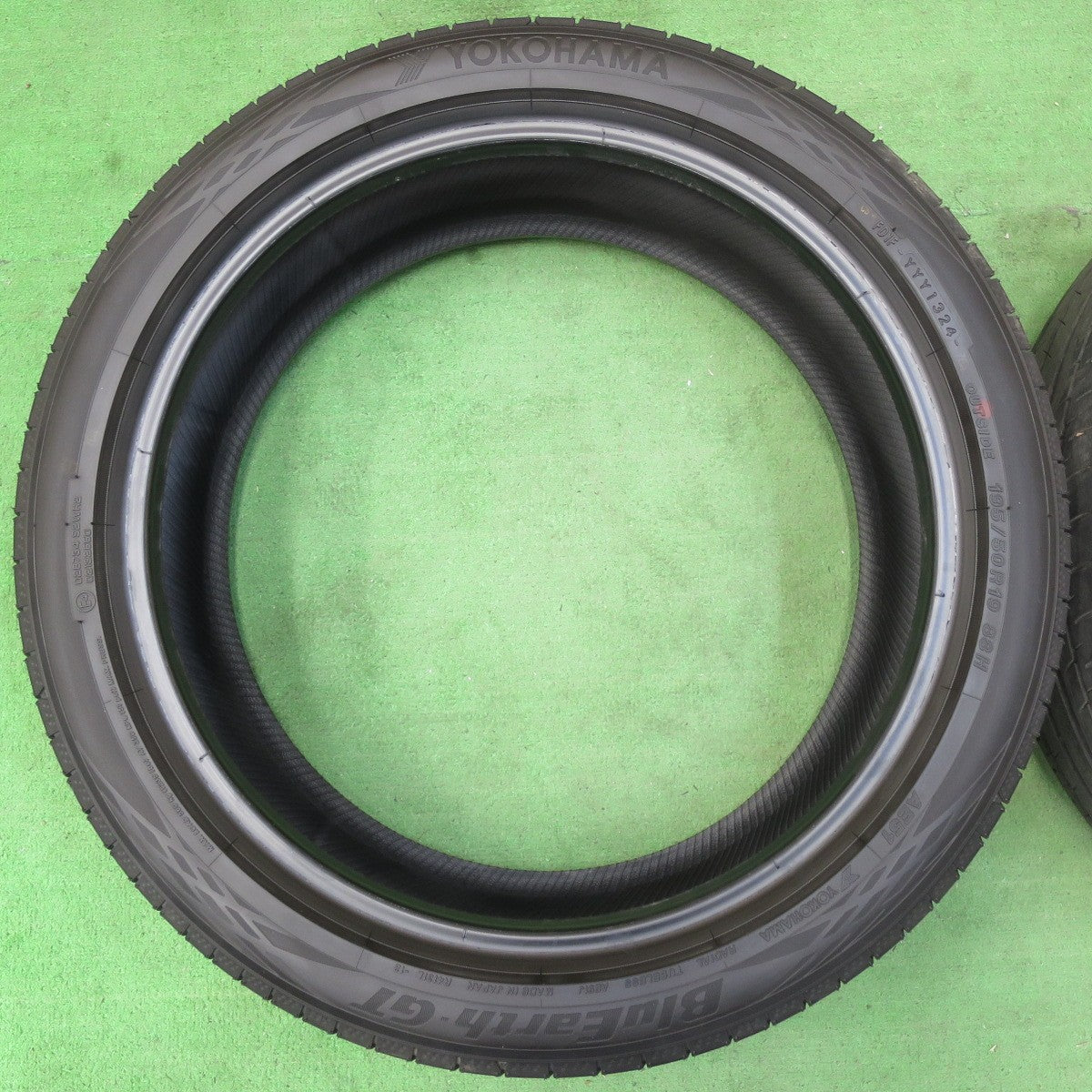 [送料無料] バリ溝！24年！ほぼ10分★195/50R19 ヨコハマ BluEarth-GT AE51 ブルーアースGT タイヤ 19インチ 60系 プリウス 等★4110505イノタ