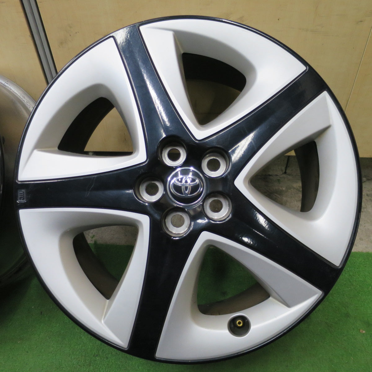4本価格★トヨタ 50系 プリウス ツーリング 純正 ホイール 17インチ 17×7J PCD100/5H★6060802NGホ