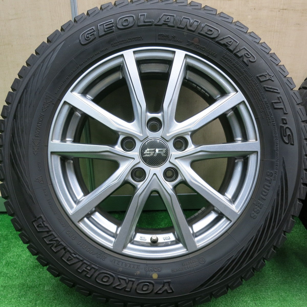 [送料無料] バリ溝！21年！キレイ！9.5分★スタッドレス 215/65R16 ヨコハマ ジオランダー i/T-S STRANGER ストレンジャー 16インチ PCD114.3/5H★4102907HAス