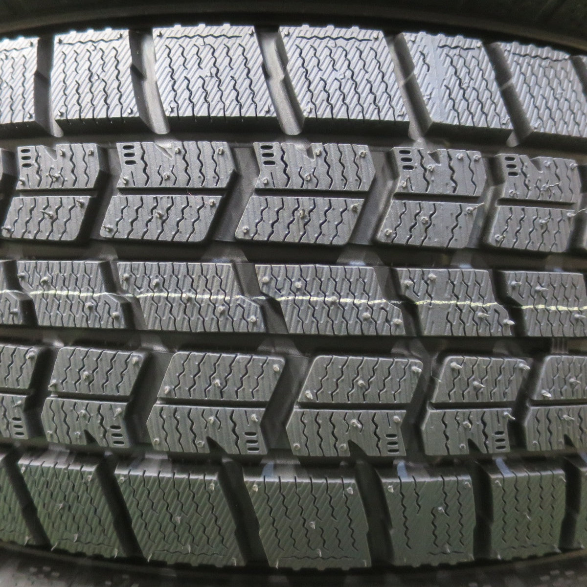 未使用！25年★スタッドレス 195/60R17 グッドイヤー アイスナビ7 タイヤ 17インチ ライズ ロッキー 60系 プリウス 等★6030413イスタ