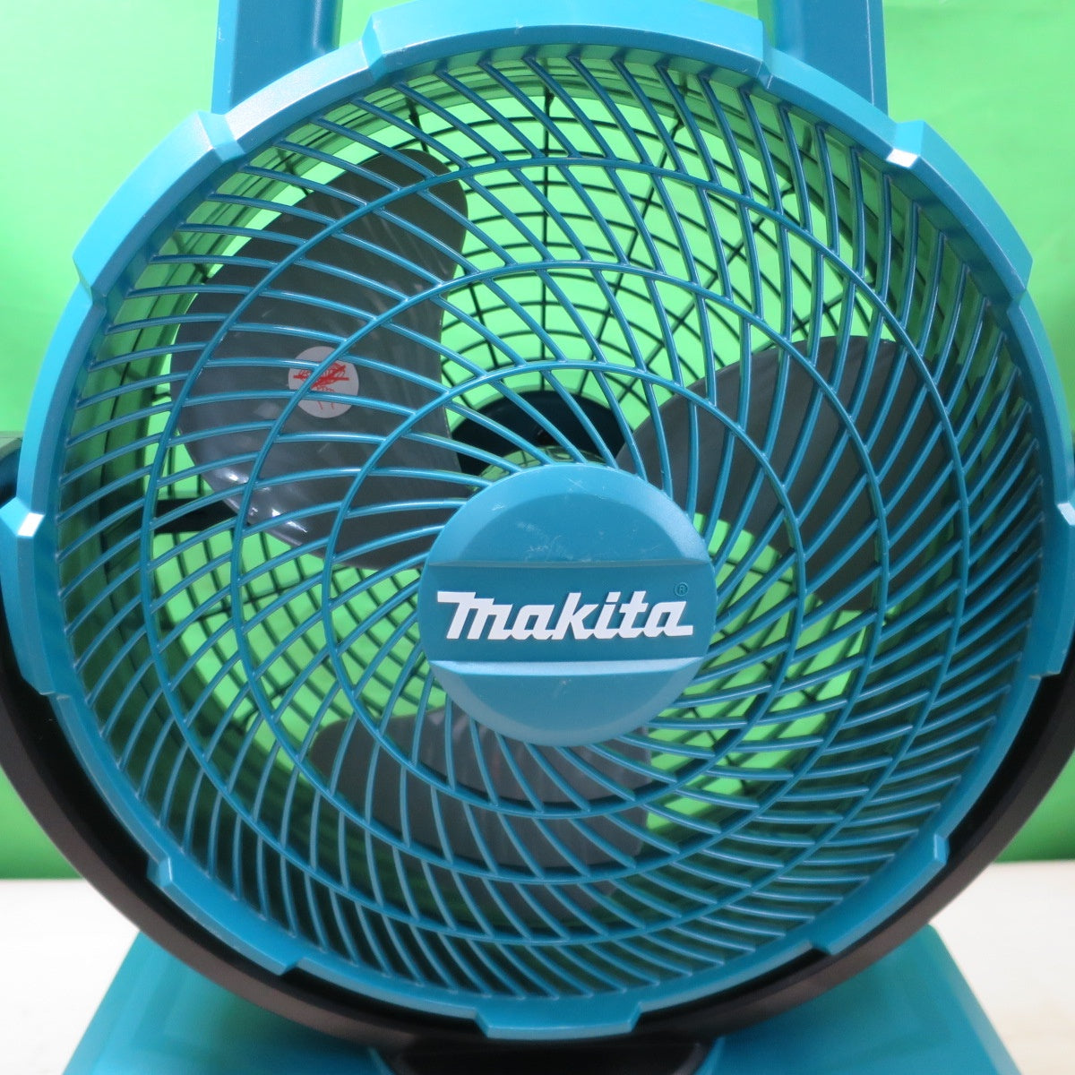 [送料無料] ☆マキタ 充電式 ファン CF001G 首振り 機能 付き 扇風機 40V max makita 本体のみ☆