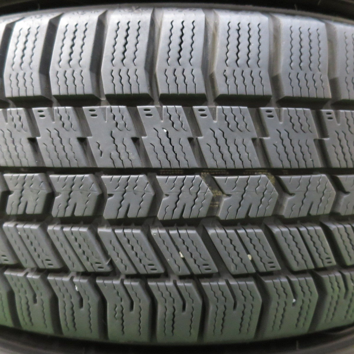 バリ溝！23年！キレイ！9.5分★スタッドレス 205/60R16 グッドイヤー アイスナビ8 MANARAY SPORT マナレイスポーツ 16インチ PCD114.3/5H★5021419イス