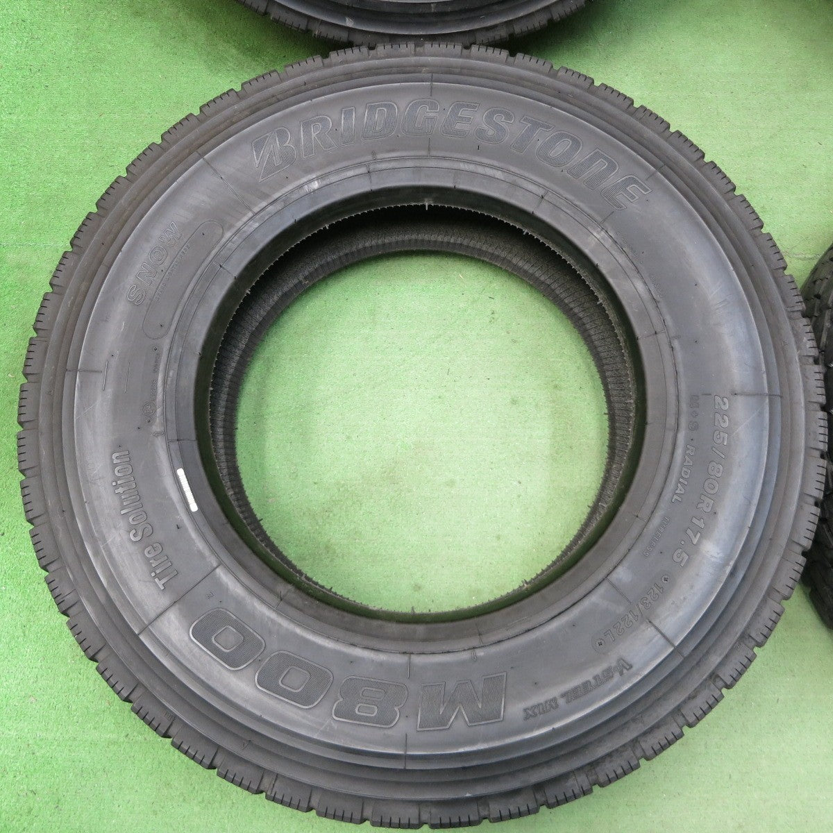 [送料無料] ほぼ未使用！新車外し！21年★トラック タイヤ 225/80R17.5 123/122L ブリヂストン M800 ミックス オールシーズン 17.5インチ★5031106ナスタ