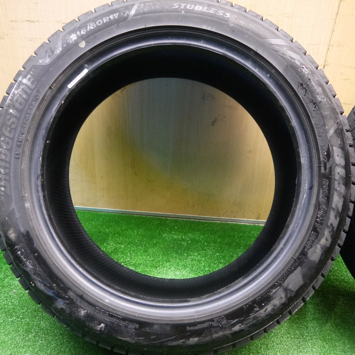 バリ溝！23年！9.5分★スタッドレス 215/50R17 ブリヂストン ブリザック VRX3 タイヤ 17インチ レヴォーグ ステップワゴン プリウスα 等★5111004Hスタ