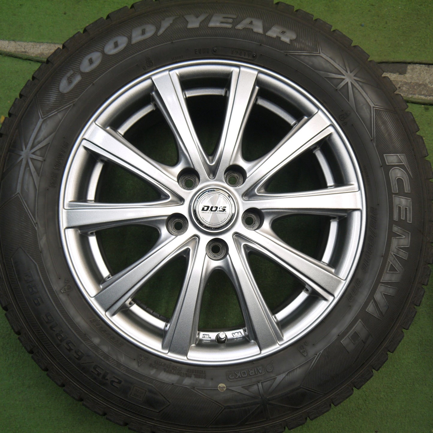 バリ溝！キレイ！9分★スタッドレス 215/65R16 グッドイヤー アイスナビ6 D.O.S. DOS 17インチ PCD114.3/5H★5082003Hス