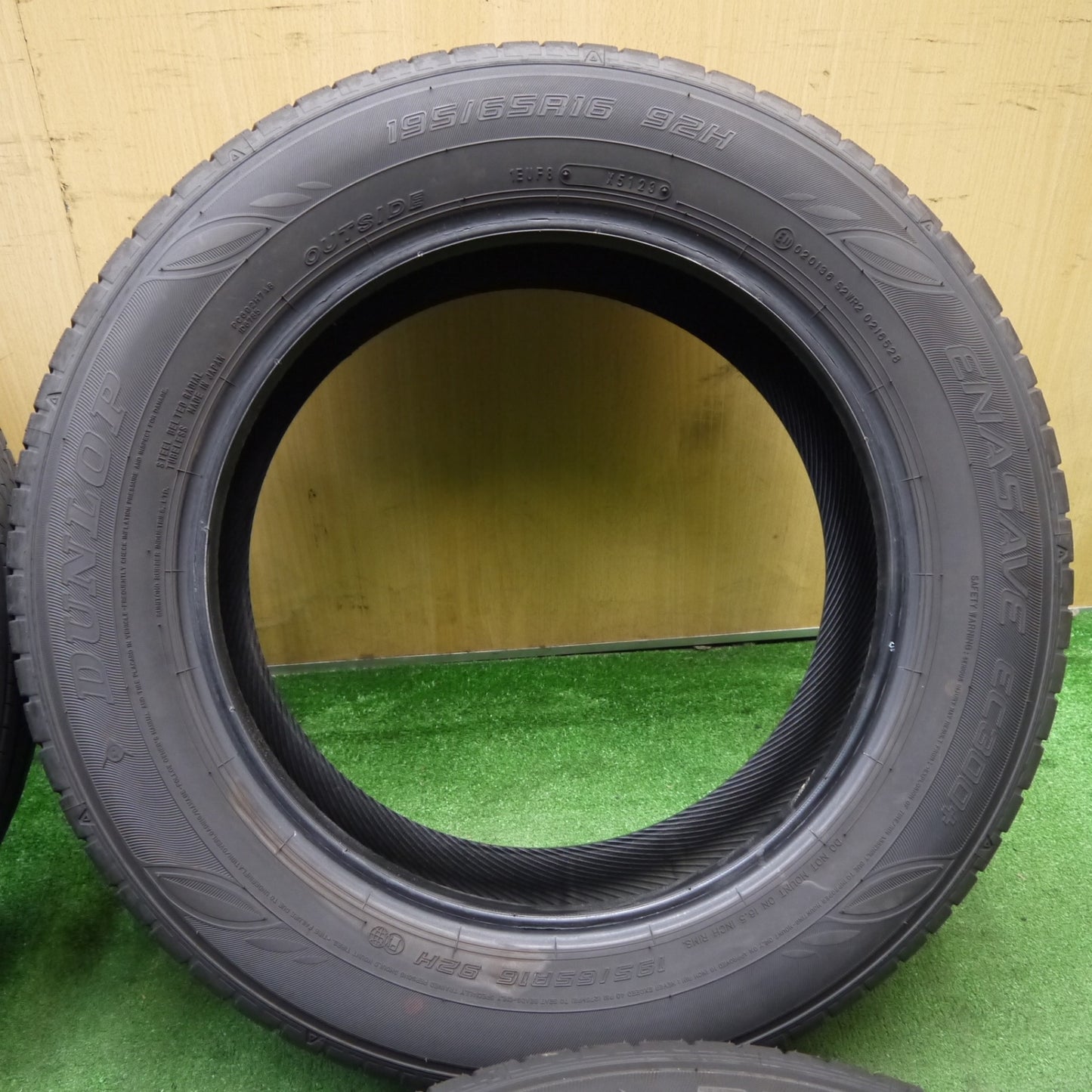 バリ溝！23年！9.5分以上★195/65R16 ダンロップ エナセーブ EC300+ タイヤ 16インチ ライズ ロッキー レックス 等★5062303KKノタ