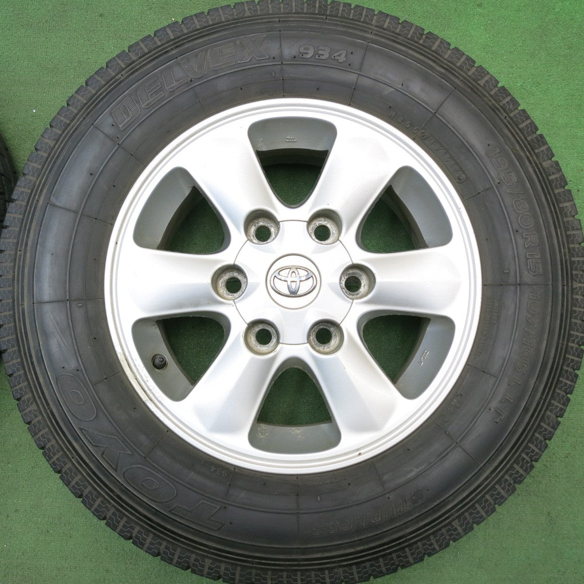 バリ溝！9.5分★トヨタ 200系 ハイエース 純正 OP 195/80R15 107/105L スタッドレス トーヨー デルベックス 934 15インチ PCD139.7/6H★5080205HAス