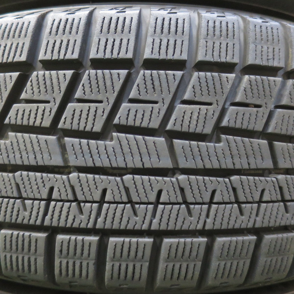バリ溝！22年！9.5分◎シエンタ 等 185/60R15 スタッドレス ヨコハマ アイスガード iG60 ravrion ラブリオン 15インチ PCD100/5H◎6081606イス