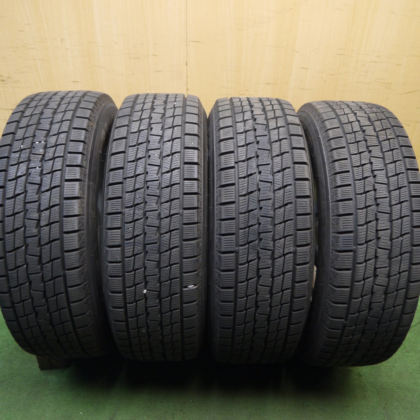 バリ溝！23年！キレイ！9.5分以上★40系 アルファード 等 225/65R17 スタッドレス グッドイヤー アイスナビ SUV ravrion RS01 ラブリオン 17インチ PCD120/5H★5080507Hス